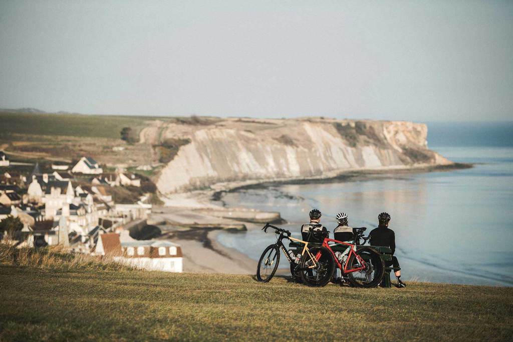 Franqueando trincheras en bicicleta - Gravel of Legend