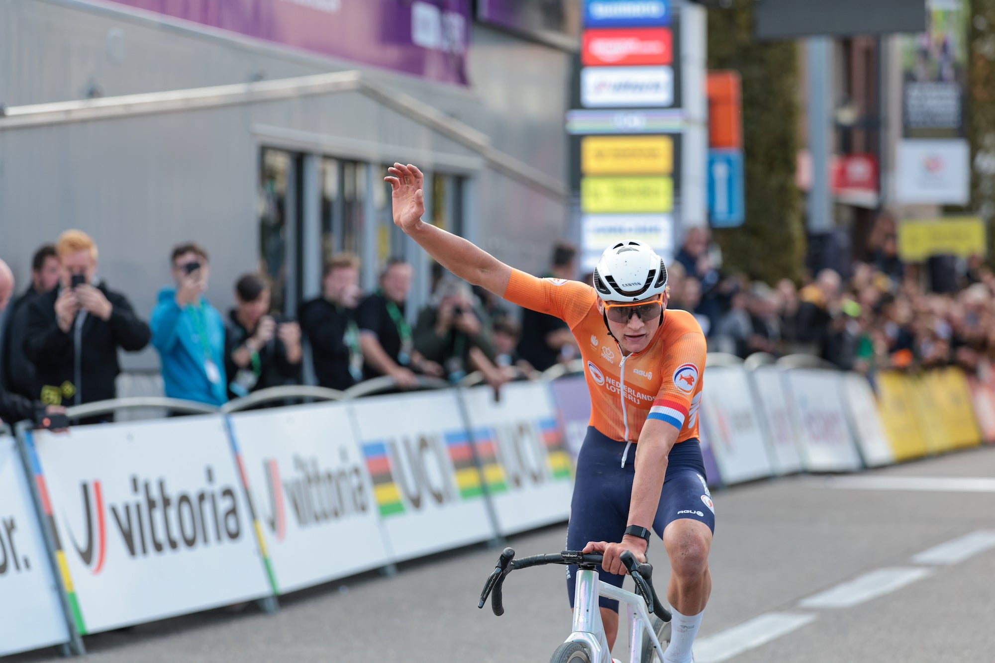 'There’s almost no team tactics': Van der Poel overpowers the field in show of strength at Gravel World Championships