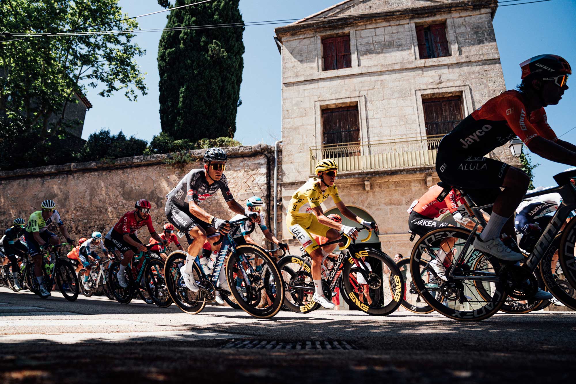 Heat, motorbikes and no incentive: How the life has been sucked out of the Tour de France breakaway