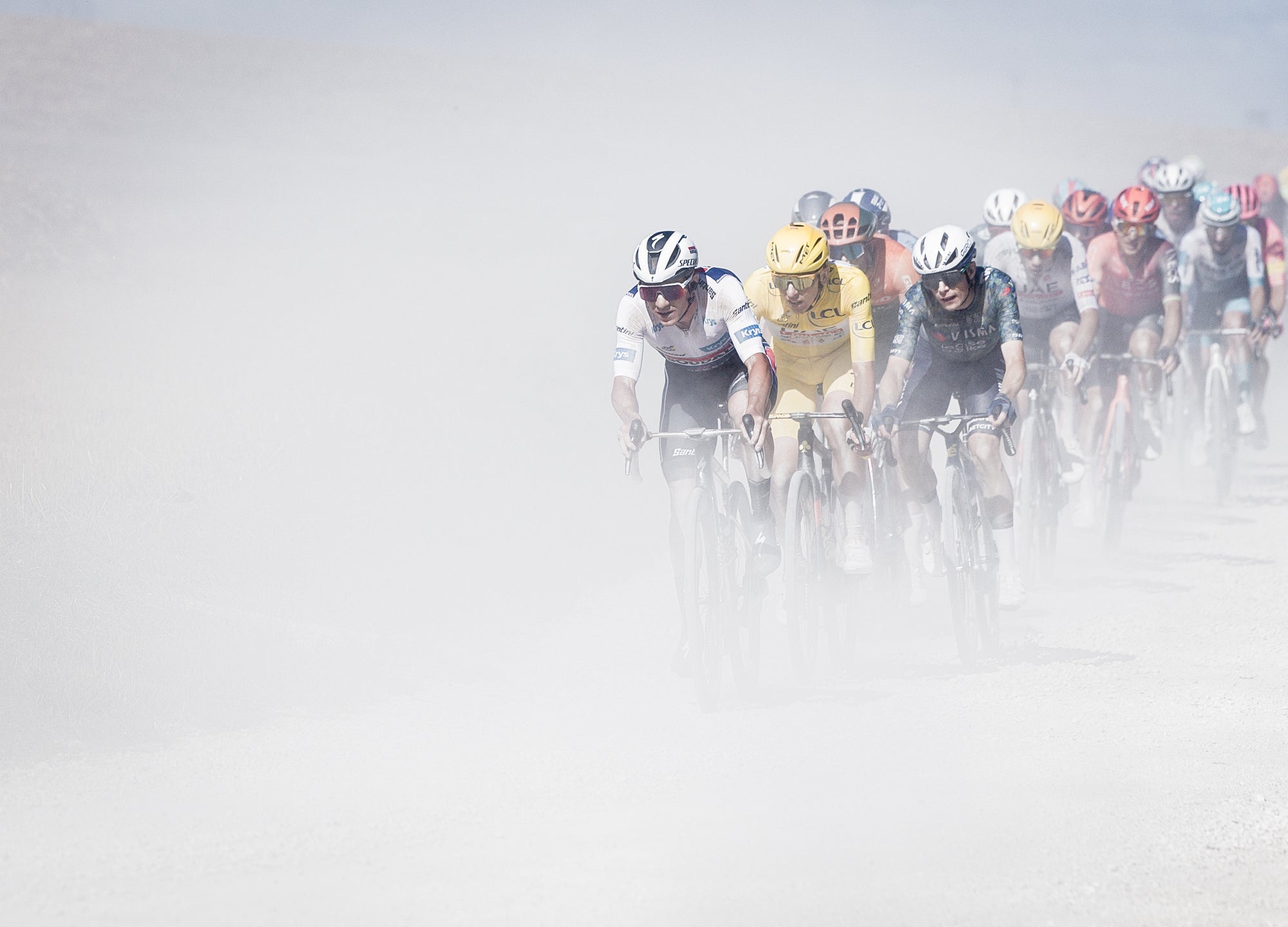 "Siamo davvero al Tour de France? È una follia" - La giornata più assurda dentro la pancia del gruppo